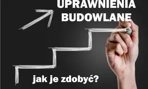 Droga do zdobycia uprawnień budowlanych elektrycznych. Ręka rysuje schody kariery i strzałkę w górę.