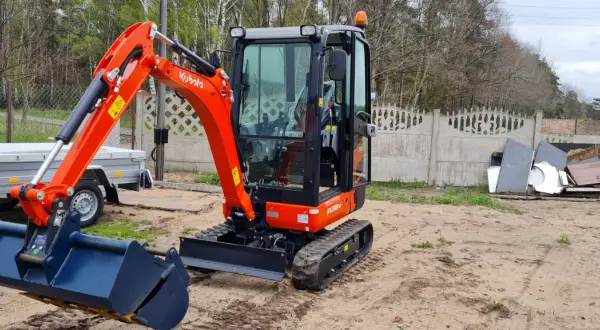 Ile kosztuje minikoparka? Wybierz mądrze: zakup, wynajem, leasing