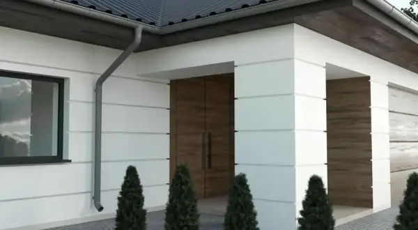 Nowoczesny dom z białymi boniami, drewnianymi drzwiami i ciemnym dachem.