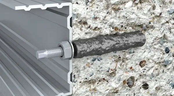 Przekrój pokazuje, jak kotwy chemiczne mocują profil aluminiowy do betonu. Solidne i niezawodne rozwiązanie.