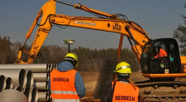 Zagęszczarka do podjazdu: Jak wybrać, by podjazd służył latami?